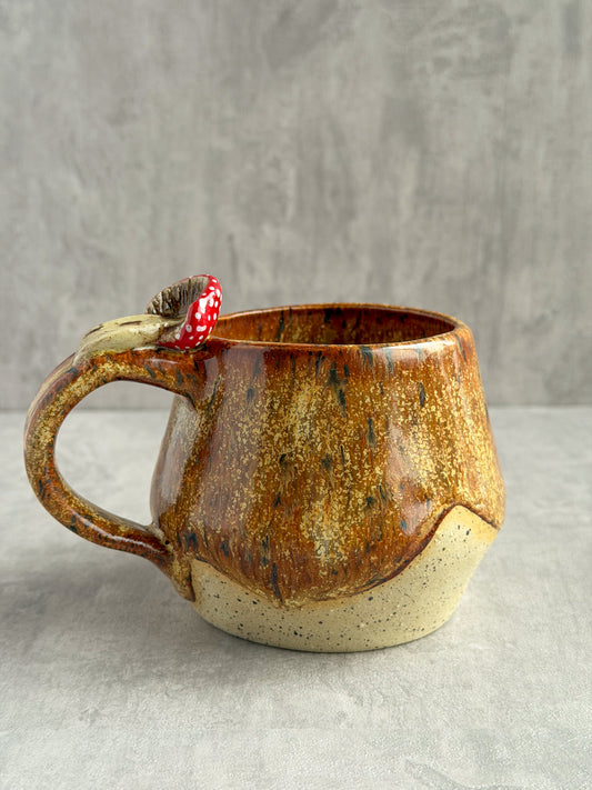 Mushroom thumb mug 1